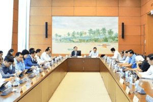 Sáng 2/11, Quốc hội thảo luận ở tổ về Dự án Luật Bảo vệ quyền lợi người tiêu dùng (sửa đổi)