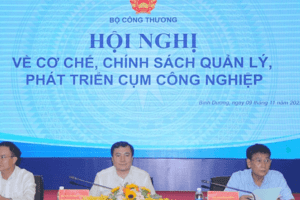 Thứ trưởng Bộ Công Thương Nguyễn Sinh Nhật Tân dự hội nghị về cơ chế, chính sách phát triển cụm công nghiệp