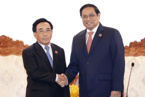 Thủ tướng Phạm Minh Chính gặp Thủ tướng Lào Phankham Viphavanh