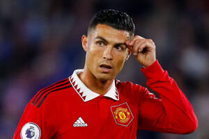 Trụ cột MU lên tiếng sau tuyên bố gây sốc của Ronaldo