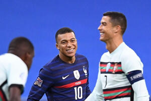 Mbappe dành sự tôn trọng cho Ronaldo, gọi CR7 là GOAT