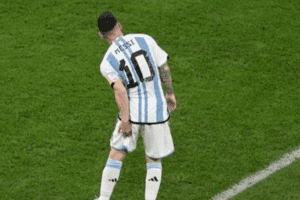 Messi bị đau, có nguy cơ bỏ lỡ trận chung kết World Cup 2022