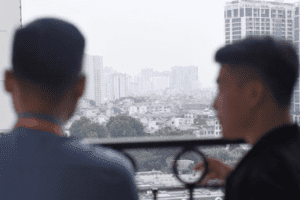 Những nhà đầu tư có sẵn tiền mặt đang “cứu rỗi” thị trường BĐS?