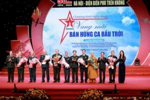 Vang mãi bản hùng ca bầu trời - Niềm tự hào về một thủ đô oai hùng