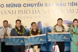 Nhiều tỉnh, thành đón đoàn khách quốc tế đầu tiên “xông đất” năm 2023