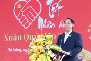 Phó Chủ tịch Quốc hội Trần Quang Phương dự “Hội chợ Tết nhân ái” Đà Nẵng 2023