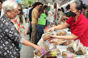 Chuyện lạ: Gà đông tảo Hưng Yên, cá kho làng Vũ Đại, mắm Huế, khô Nam Bộ... bán chậm ở TP.HCM