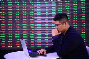 Lăng kính chứng khoán 13/1: Sóng lặng cho đến Tết Âm