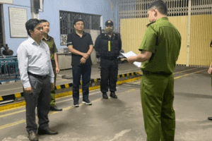 Giám đốc và phó giám đốc trung tâm đăng kiểm ở Đà Nẵng bị khởi tố