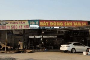 Văn phòng môi giới bất động sản “cửa đóng then cài”, thành nơi rửa xe