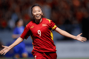 Huỳnh Như trở về nước nghỉ phép và tham gia Gala Quả bóng vàng 2022