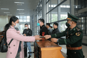 Tỉnh Quảng Ninh: 60 người xuất nhập cảnh qua cửa khẩu Móng Cái trong sáng ngày đầu khôi phục