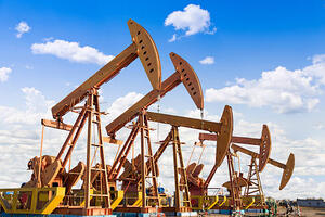 Dầu giảm do lo ngại về tăng trưởng kinh tế toàn cầu