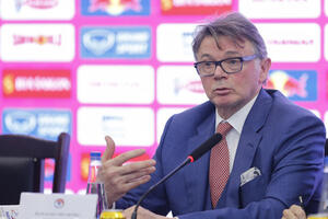HLV Philippe Troussier: “Tôi không phải bắt đầu từ con số 0…"