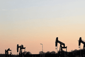 Giá xăng dầu hôm nay 3/3: Tiếp tục tăng, dầu Brent đạt gần 85 USD/thùng