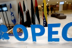 Giá xăng dầu hôm nay 31/3: Dao động nhẹ ở mức thấp