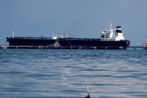 Giá xăng dầu hôm nay 5/4: Kéo dài mức tăng do nguồn cung giảm