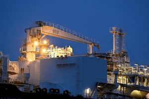 Giá xăng dầu hôm nay 10/4: Tiếp tục tăng?