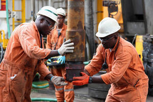 Dầu tăng 2% sau dữ liệu lạm phát của Mỹ