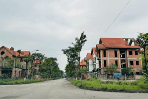 'Tắc' dự án bất động sản: Địa phương hỏi Bộ, Bộ không trả lời...