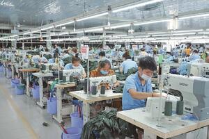 Khó khăn trong năm 2023: Kịch bản nào để ngành dệt may vượt qua thách thức?