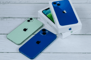 Giá iPhone 12 bất ngờ thủng đáy tại đại lý, rẻ ngang iPhone 11 liệu có nên xuống tiền mua?