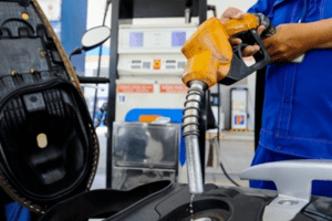 Dự báo giá xăng dầu trong nước giảm nhẹ vào kỳ điều hành ngày mai (21/4)