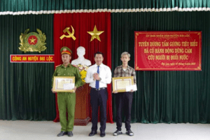 Quảng Nam: Khen thưởng Đại úy công an và thanh niên lao xuống sông cứu người