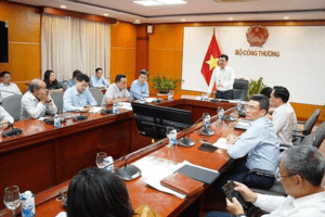 Bộ trưởng Bộ Công Thương yêu cầu doanh nghiệp đầu mối xăng dầu chủ động nguồn hàng