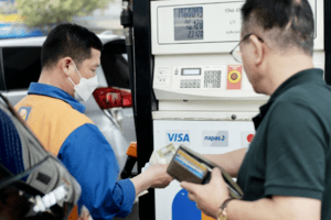 Giá xăng dầu hôm nay 4/5: Tiếp tục sụt giảm