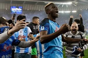 Napoli vô địch Serie A lần đầu tiên sau kỷ nguyên Maradona