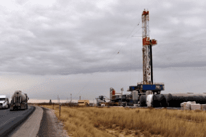 Giá xăng dầu hôm nay 15/5: Chưa có dấu hiệu hồi phục