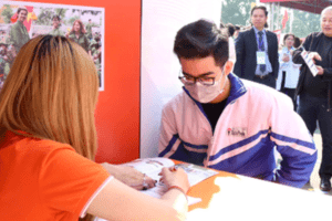 Thầy cô khuyên học trò nộp hồ sơ học bạ sớm