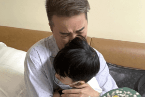 Đàm Vĩnh Hưng được "người yêu bé nhỏ" đón xuất viện
