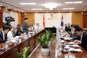 Thứ trưởng Nguyễn Sinh Nhật Tân tiếp và làm việc với Đoàn Bộ Công Thương Lào
