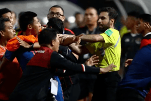 Quá khứ đầy 'thị phi' của trọng tài rút 7 thẻ đỏ ở chung kết SEA Games 32