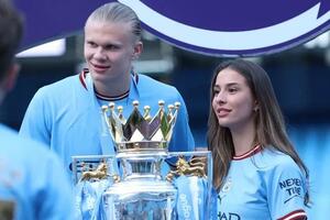 Haaland ra mắt bạn gái trong ngày cùng Man City đăng quang chức vô địch