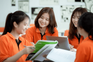 Phụ huynh lớp 12 ủng hộ con học giỏi chọn đại học giàu trải nghiệm