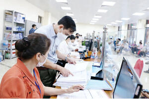 Đề xuất cán bộ không được quảng cáo thương mại, bán hàng ở nơi làm việc