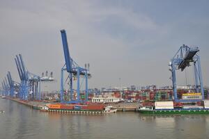 Đến nửa đầu tháng 6, cả nước xuất siêu gần 10 tỷ USD