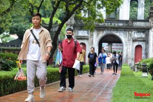 Sĩ tử Thủ đô cầu may tại Văn Miếu-Quốc Tử Giám trước ngày thi