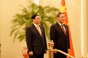 Thủ tướng Trung Quốc đón Thủ tướng Việt Nam, chứng kiến lễ ký 6 văn kiện hợp tác