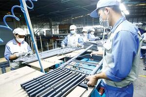 Kinh tế chuyển biến nhưng còn thách thức