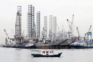 Giá xăng dầu hôm nay 4/7/2023: Nguồn cung giảm, dầu thô tăng mạnh