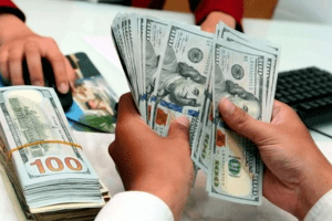 Ngày 5/7, giá USD tăng mạnh lên gần 24.000 đồng
