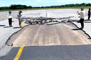 Bong vỡ mặt đường băng sân bay Vinh: Nguy cơ lặp lại