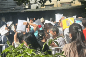 Hà Nội không thiếu chỗ học, vì sao phụ huynh phải trắng đêm xếp hàng?