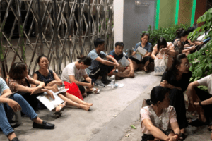 Làm thế nào để chấm dứt cảnh xếp hàng xuyên đêm xin học lớp 10?