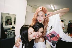 Thông tin Lisa có khả năng rời nhóm BlackPink vào tháng 8, công ty chủ quản lập tức lên tiếng