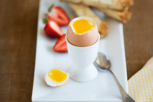 Thao tác xử lý trứng gà dễ dẫn bệnh ung thư vào người